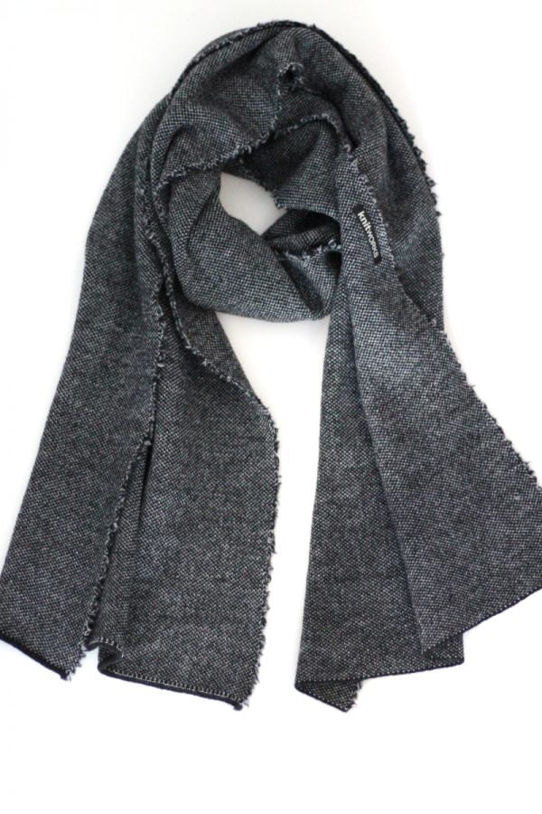 Neulehuivi, black-white tweed