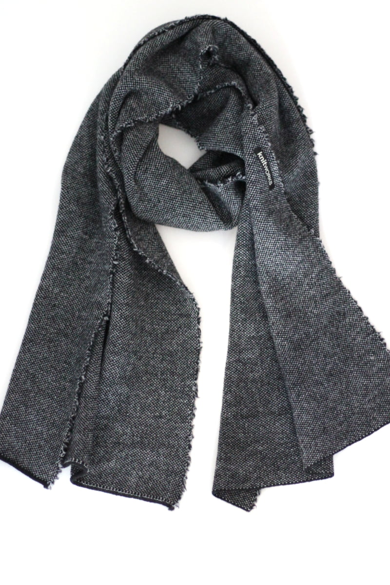 Neulehuivi, black-white tweed